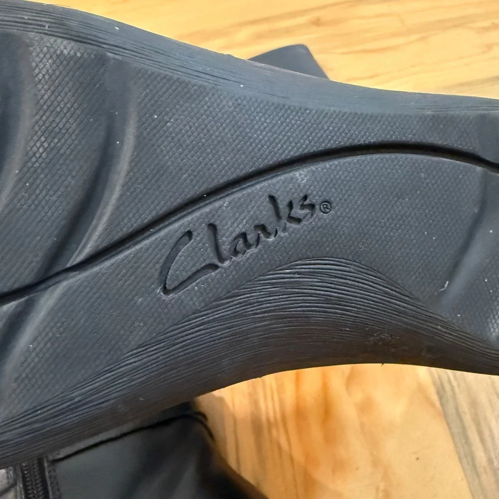 Clarks Black Tall Leather Boots Women Size‎ 7